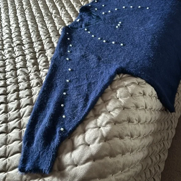 Sweater - Picture 5 of 13